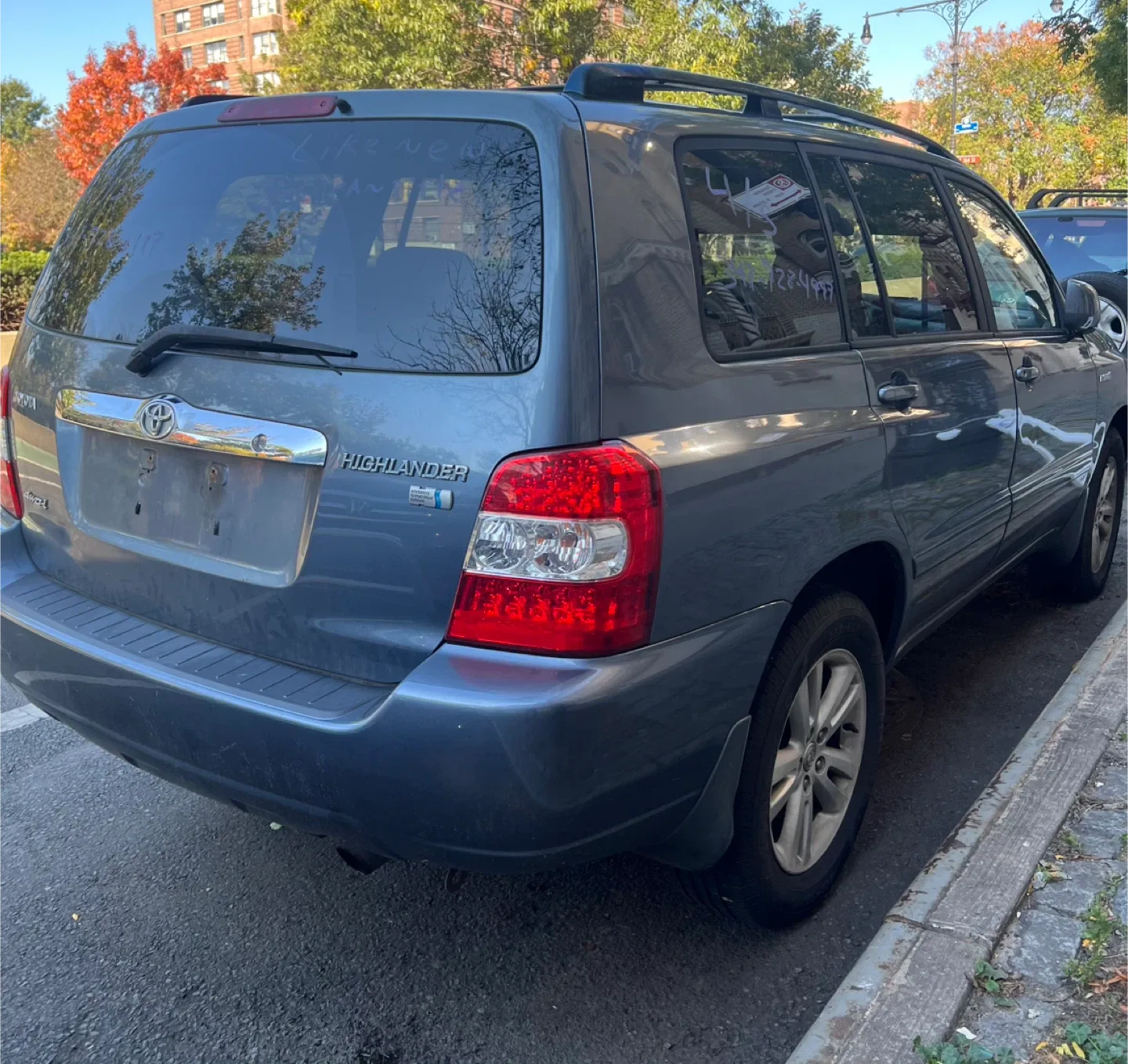 Toyota Highlander hybrid SUV image indicator(2)