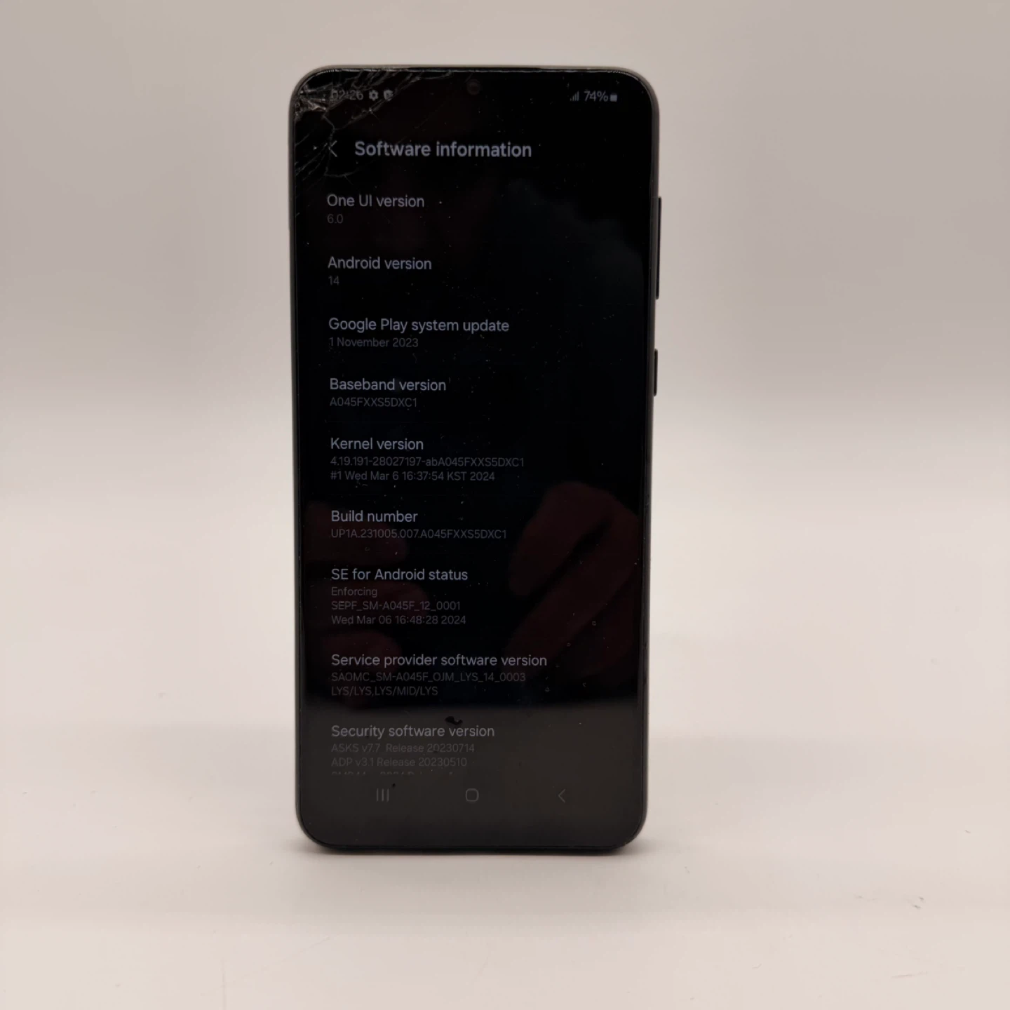 Samsung Galaxy A04 - Cracked Screen - photo 3