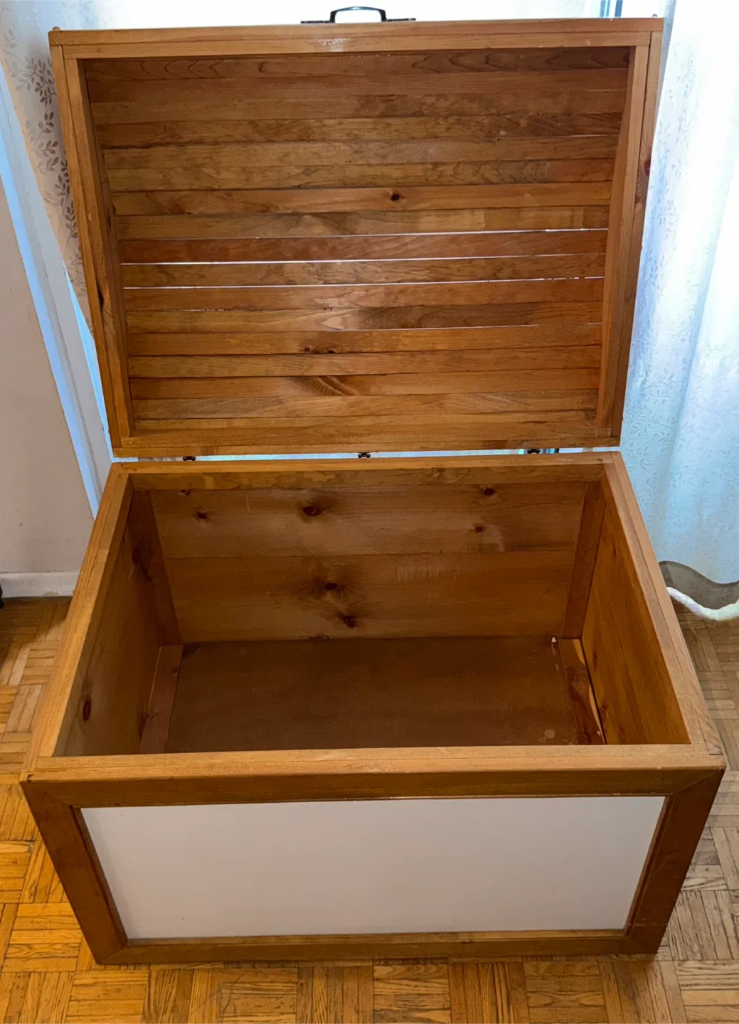 Wooden Storage Chest image indicator(4)