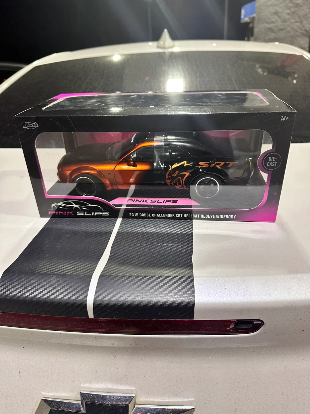 2015 Dodge Challenger SRT Hellcat Die-Cast Model image indicator(3)