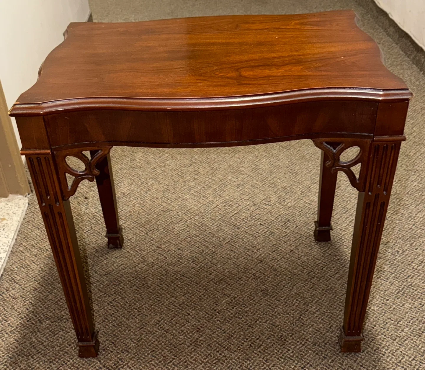 Solid Wood Accent Table image indicator(4)