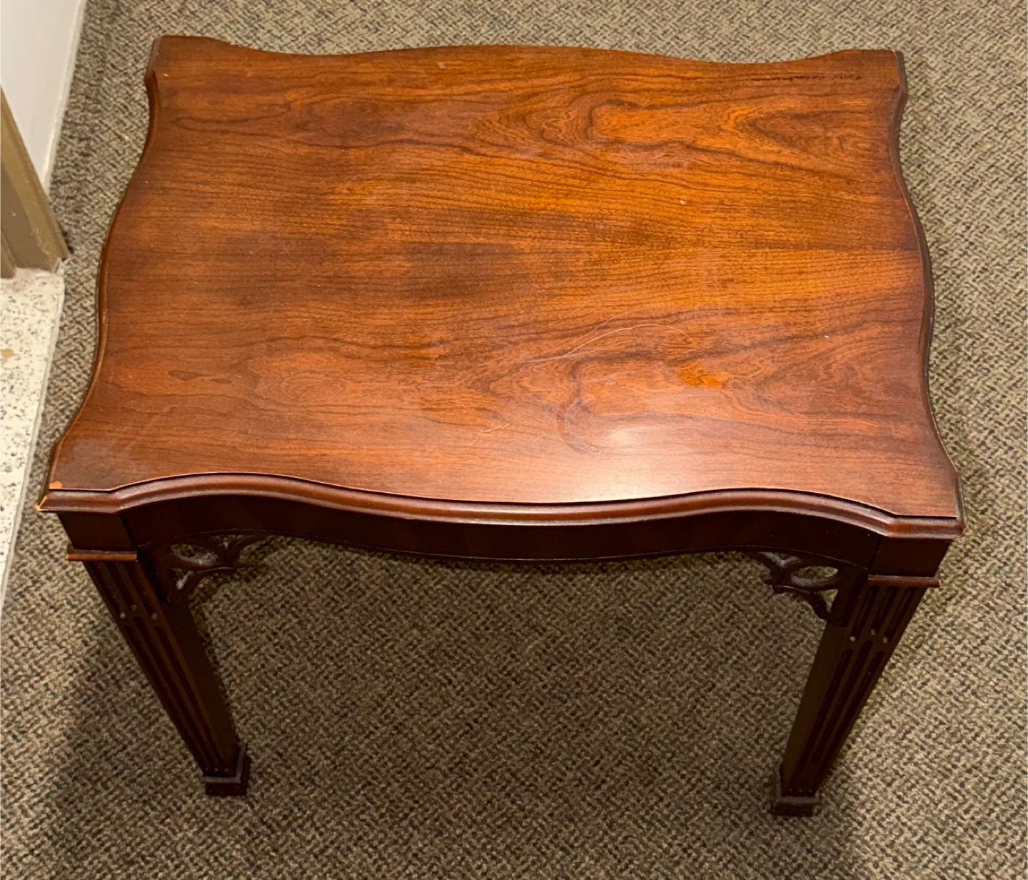 Solid Wood Accent Table image indicator(3)