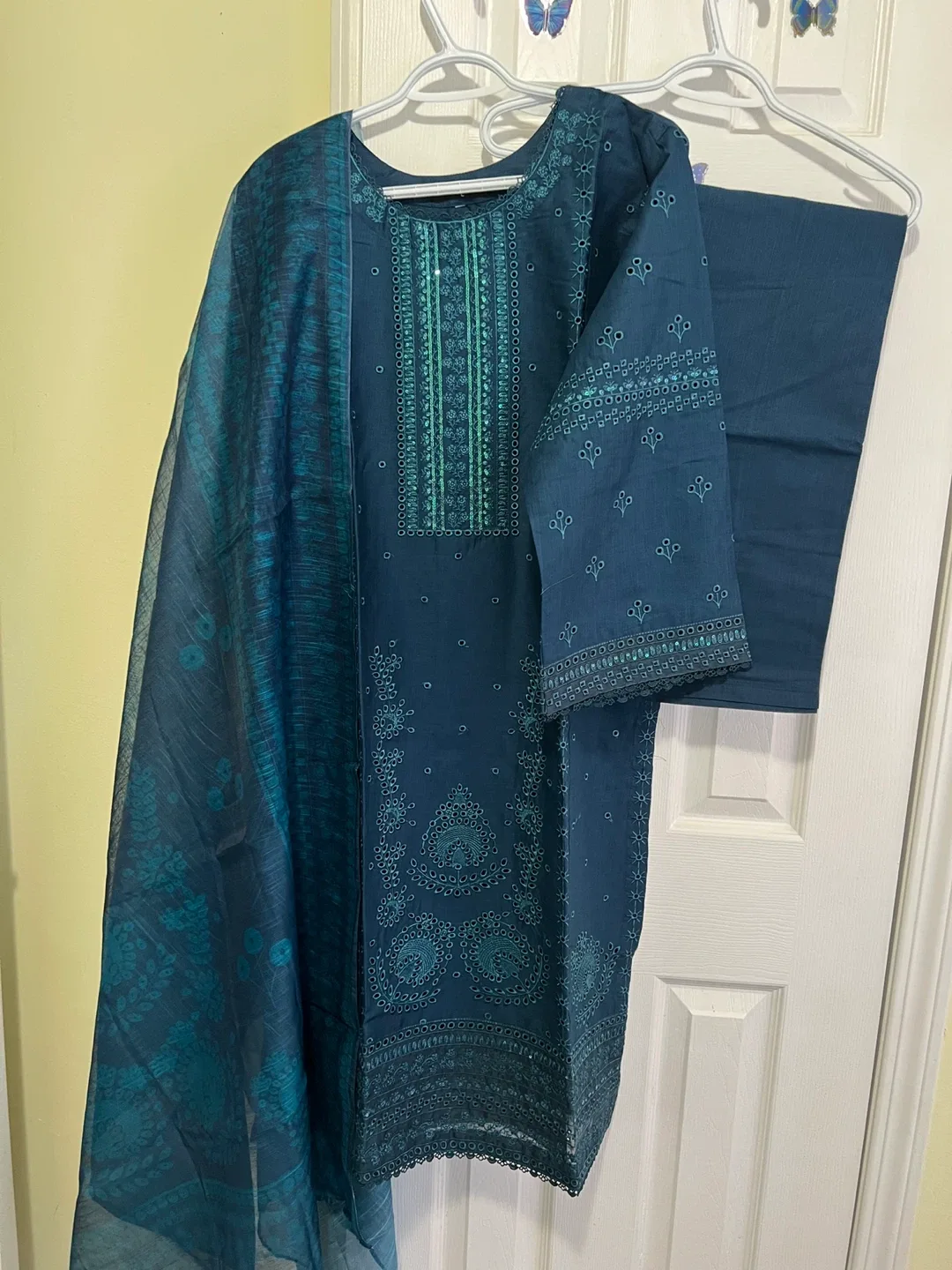 Beautiful 3 Pcs Chickenkari Embroidered Suit image indicator(5)