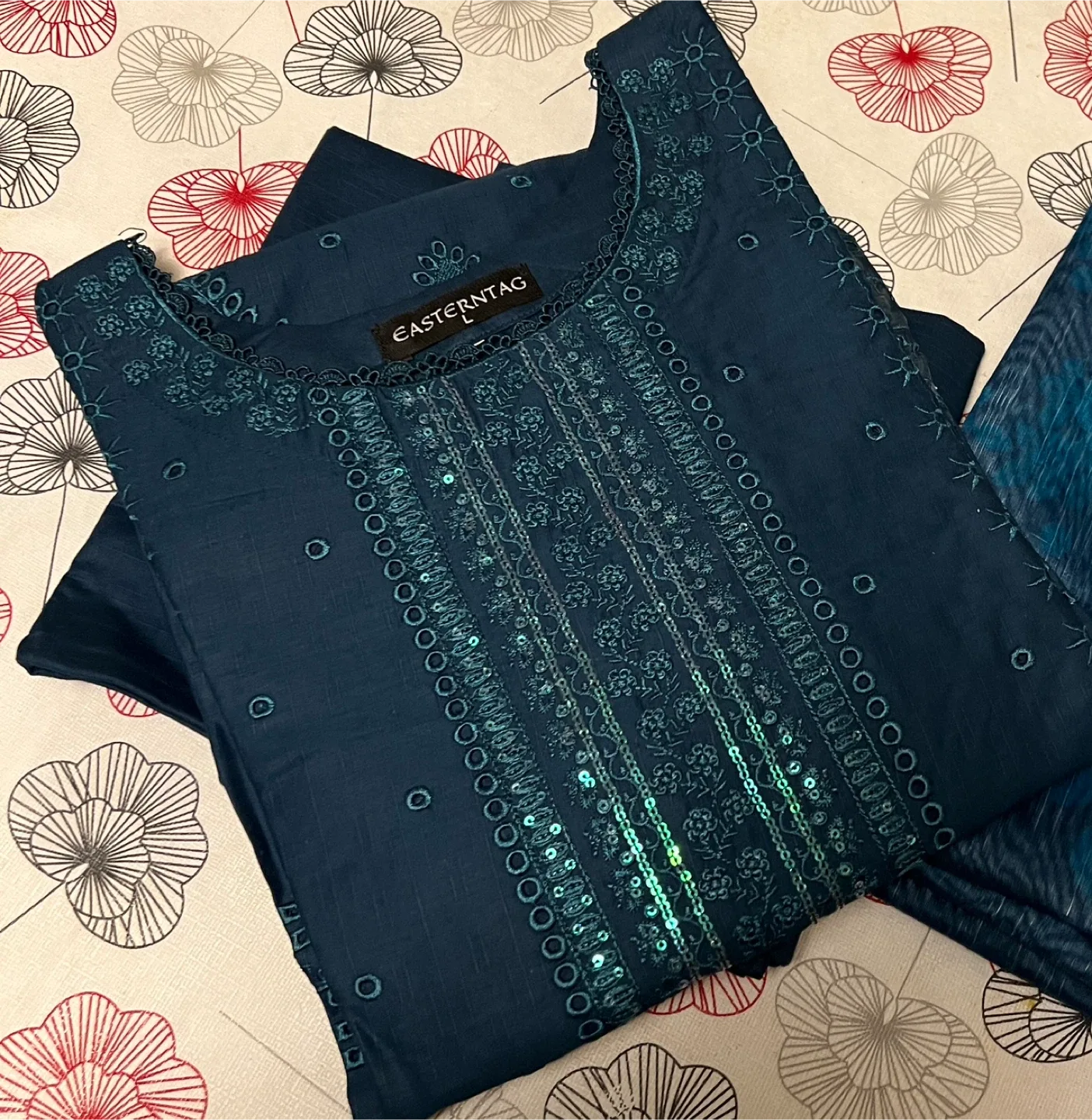 Beautiful 3 Pcs Chickenkari Embroidered Suit image indicator(3)