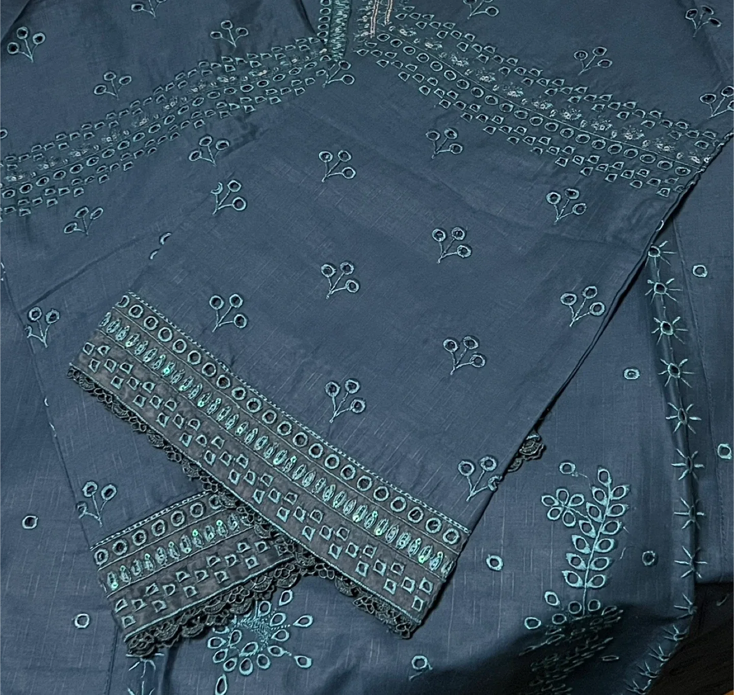 Beautiful 3 Pcs Chickenkari Embroidered Suit image indicator(4)