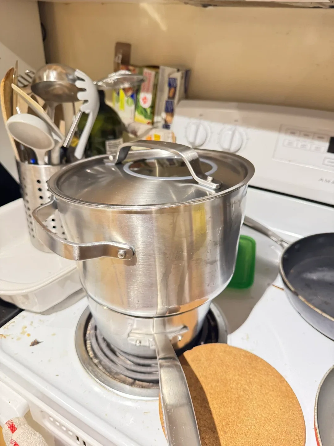 Various kitchen items Master Chef Knife Set & IKEA Saucepan