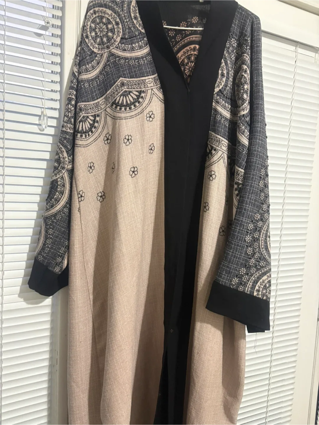 Ladies' Abayas - Elegant & Stylish