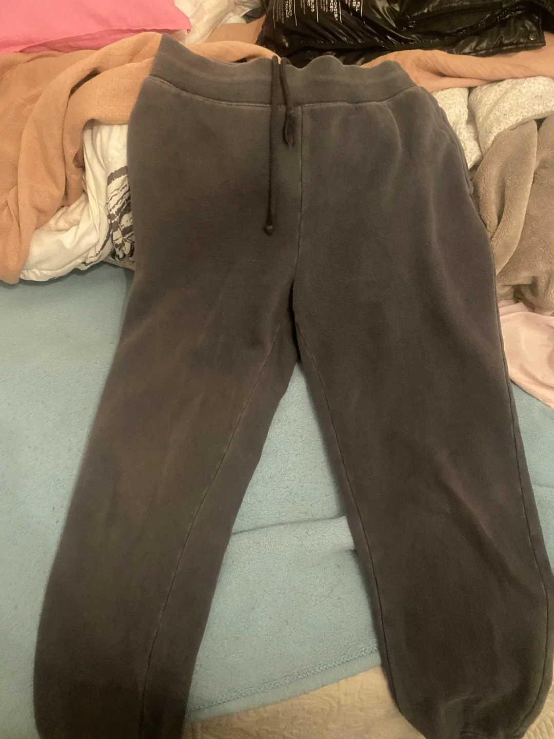 Aritzia TNA Sweat Set - Charcoal Grey image indicator(2)