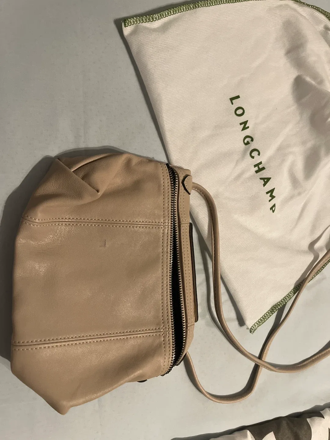 Beautiful and convenient Longchamp Leather Crossbody Bag image indicator(5)