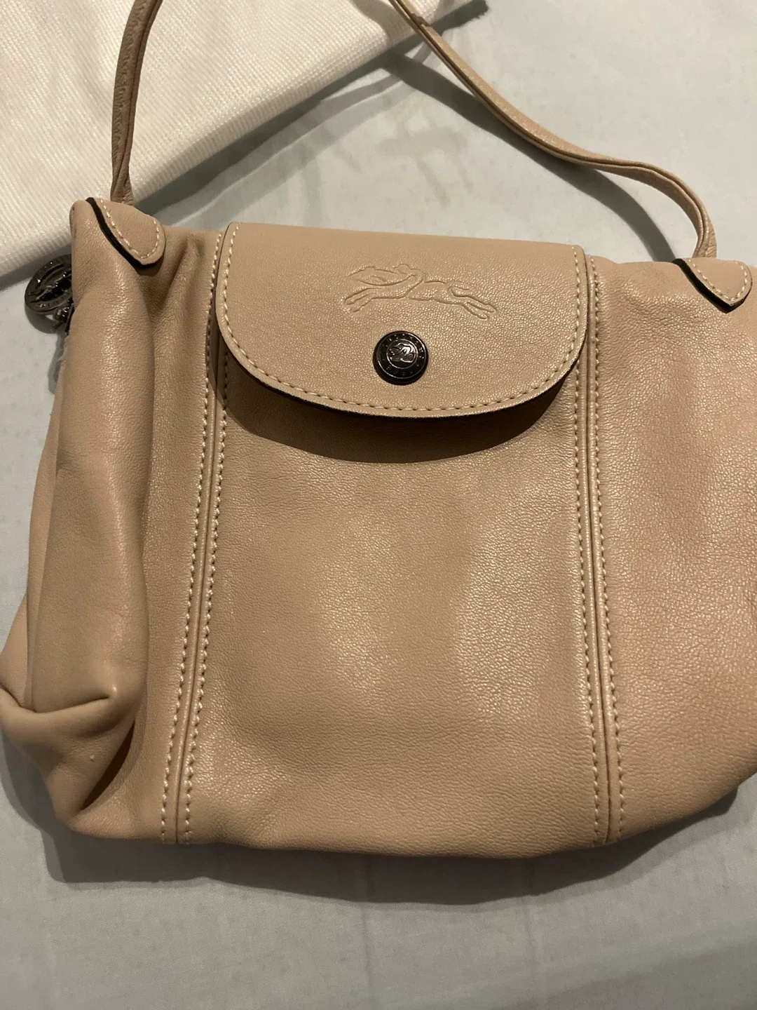 Beautiful and convenient Longchamp Leather Crossbody Bag image indicator(6)