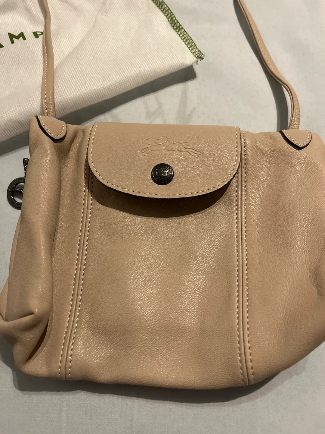 Beautiful and convenient Longchamp Leather Crossbody Bag image indicator(2)
