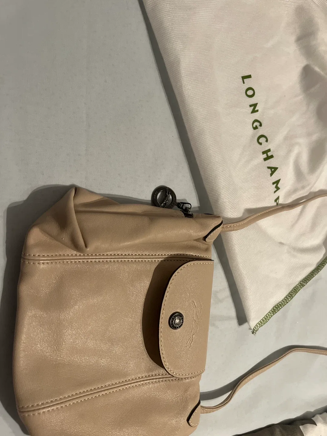 Beautiful and convenient Longchamp Leather Crossbody Bag image indicator(3)