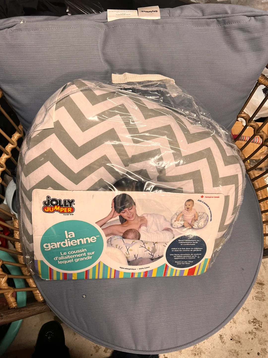 Breast feeding pillow thumbnail