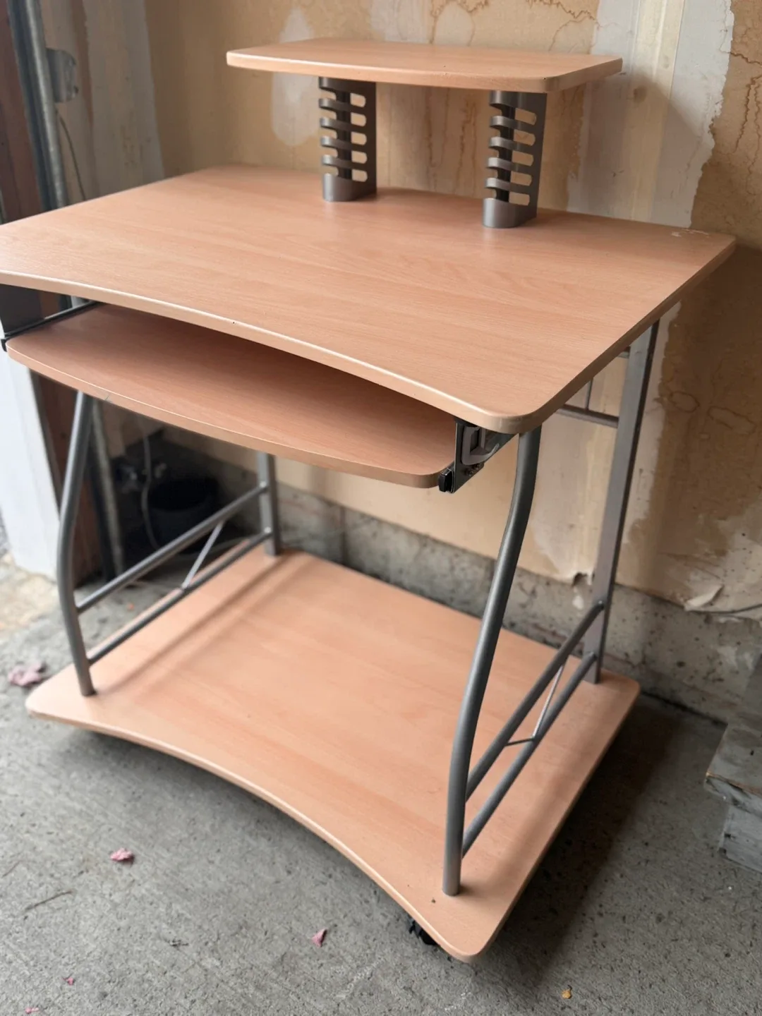 computer table only for sale. image indicator(2)
