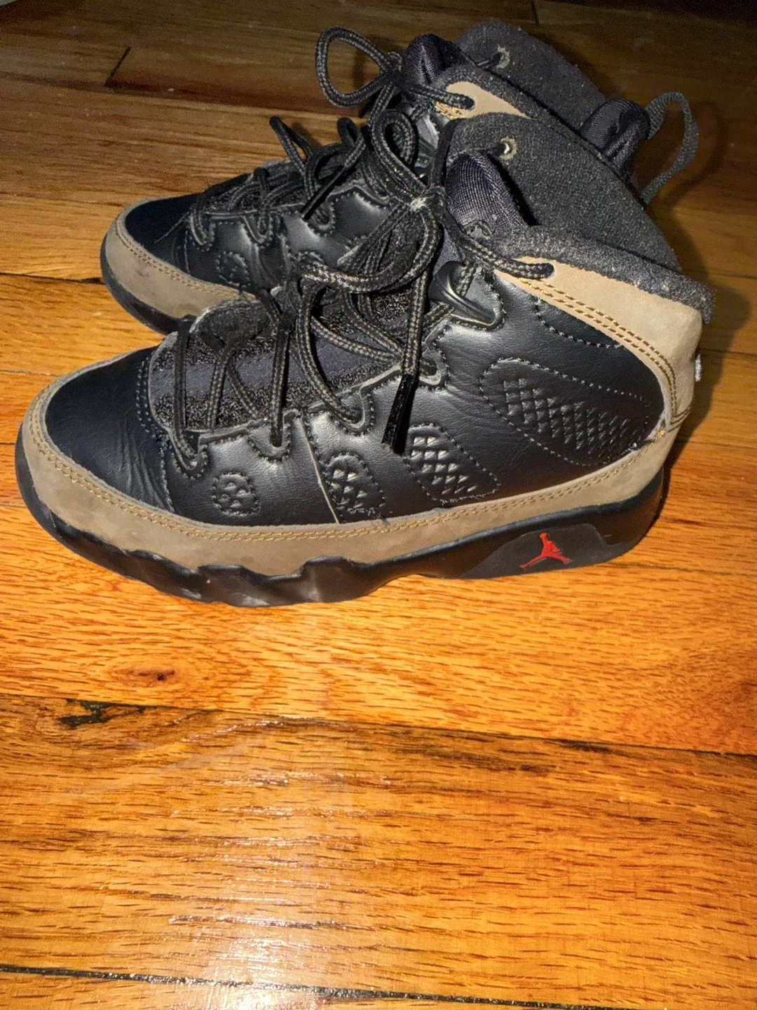 Jordan 9 Retro Black/University Red Boots image indicator(2)