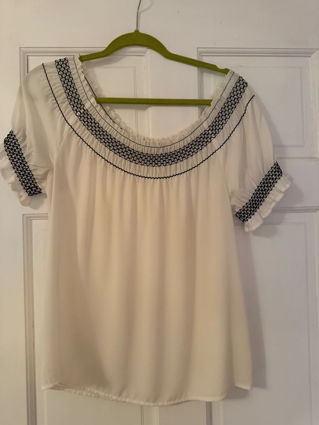 Express Cream/Black Top - Size XS