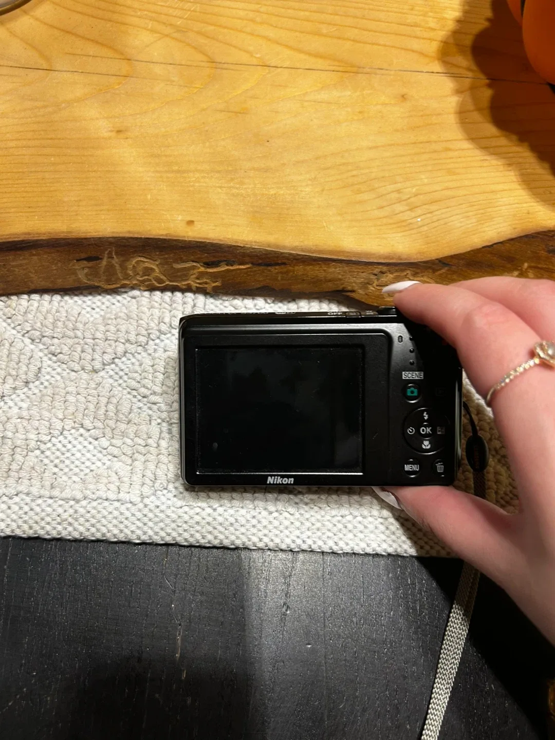 Nikon Coolpix S3700 Digital Camera image indicator(2)