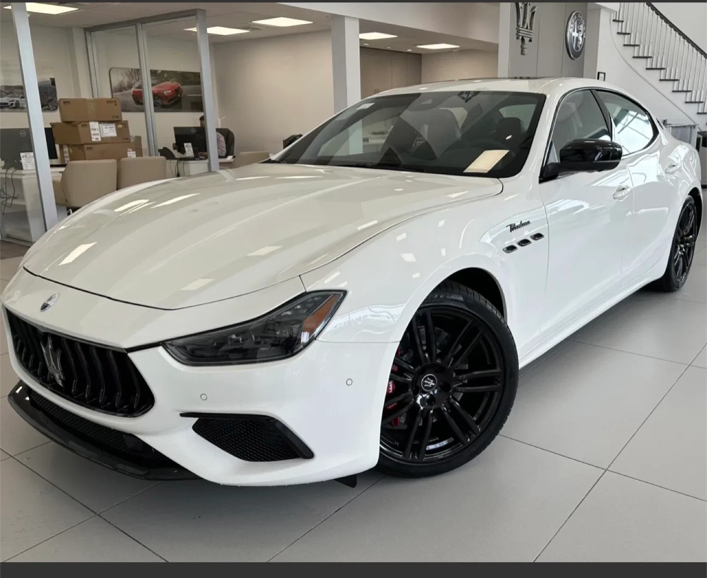 Maserati Ghibli image indicator(2)