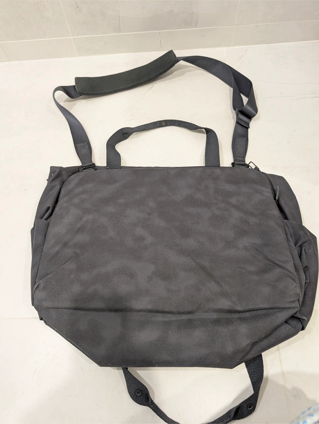 Lululemon Black OS Messenger Bag