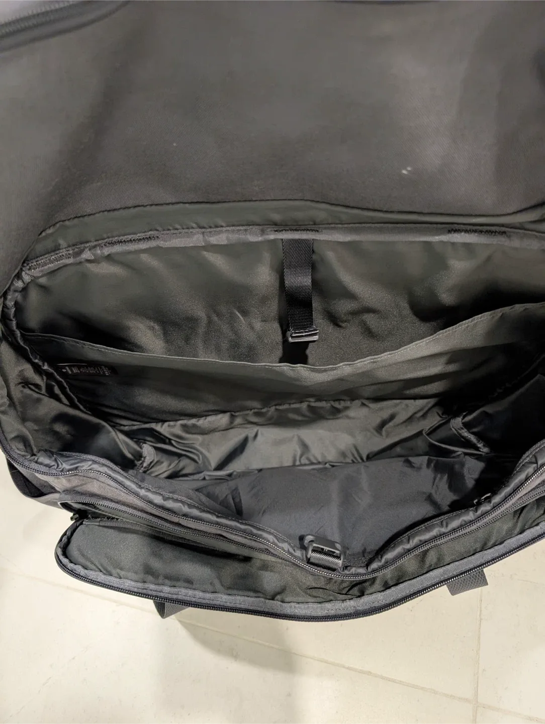 Lululemon Black OS Messenger Bag image indicator(5)