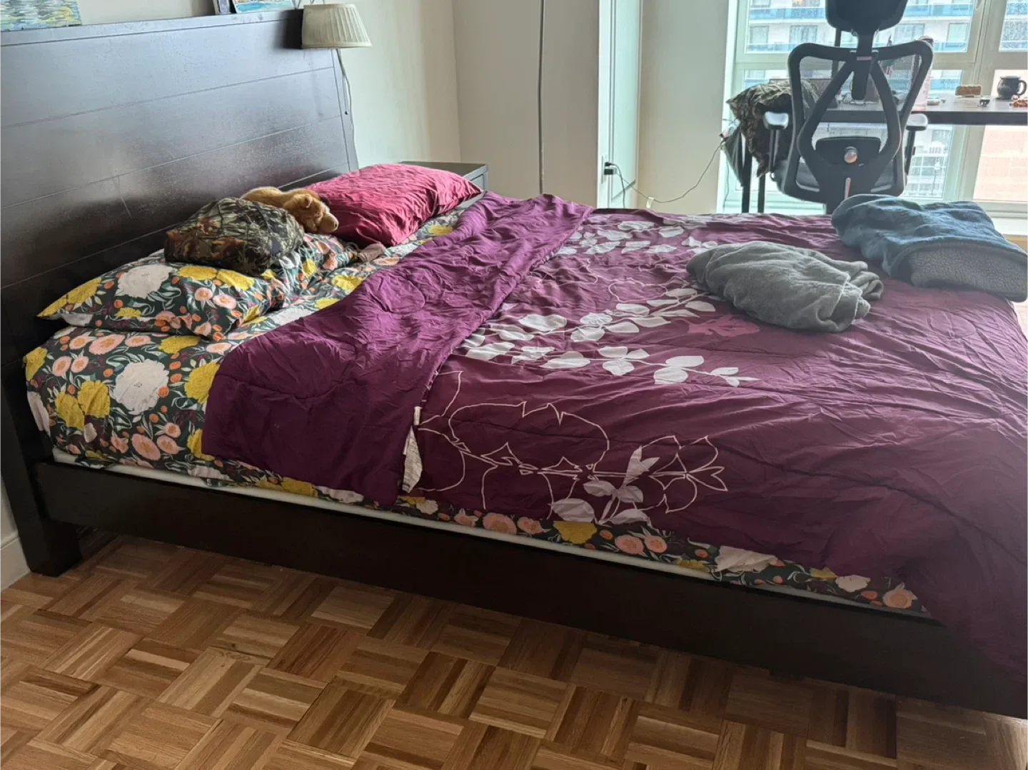 Macy’s premium Queen Size Bed + Headboard + Mattress image indicator(4)