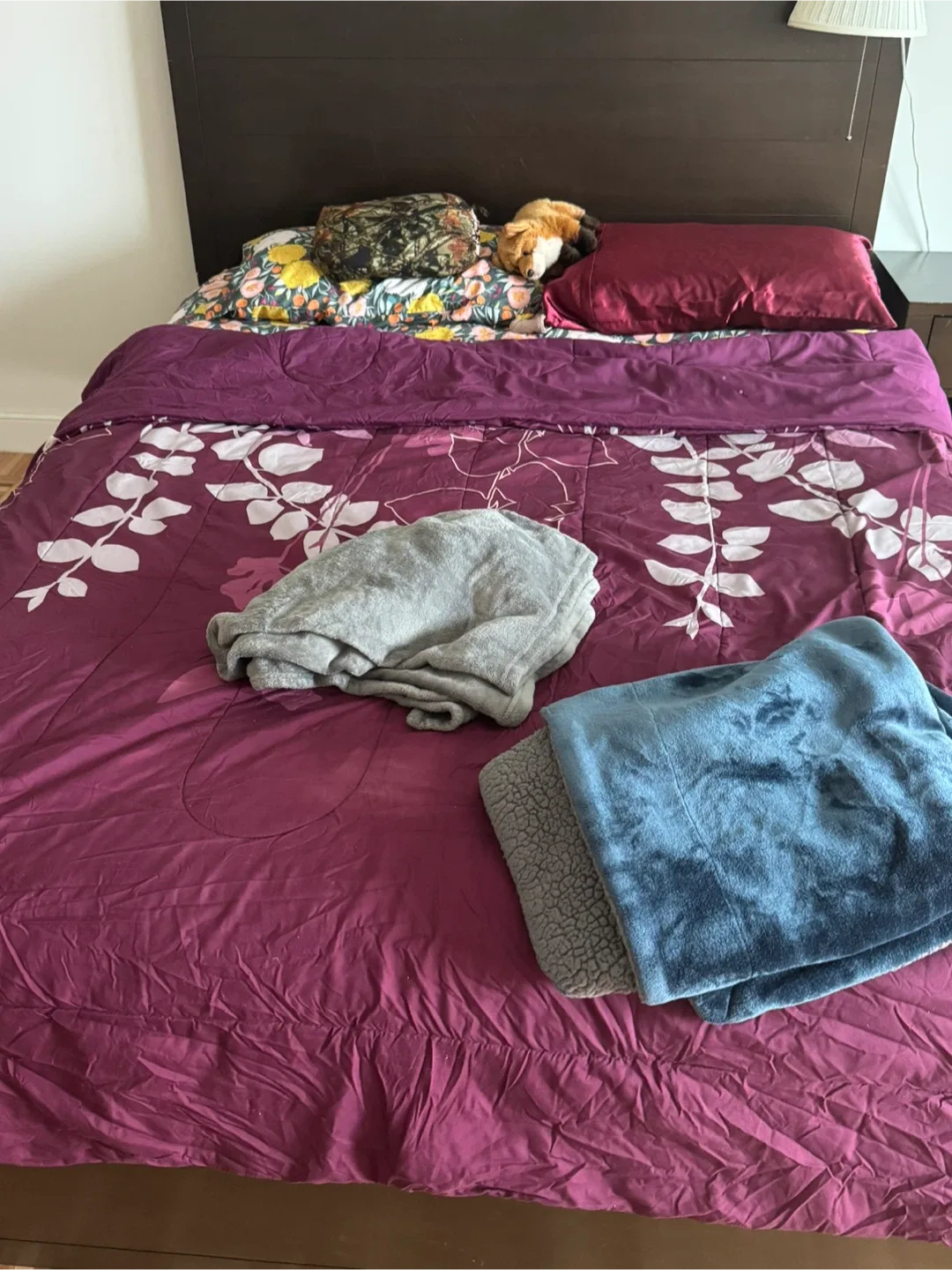 Macy’s premium Queen Size Bed + Headboard + Mattress image indicator(5)