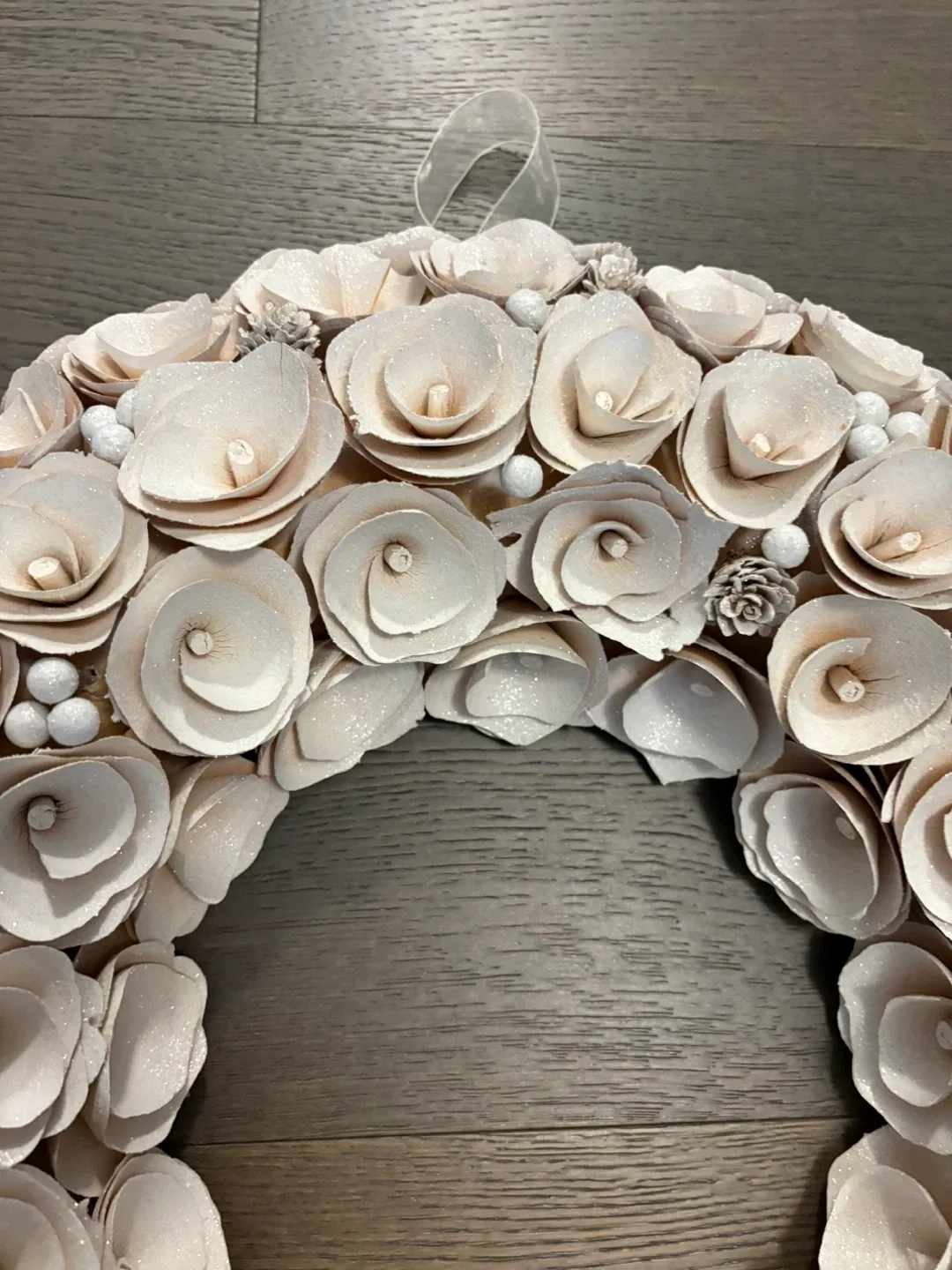 Stunning shimmer white holiday / Christmas wreath NWT image indicator(3)