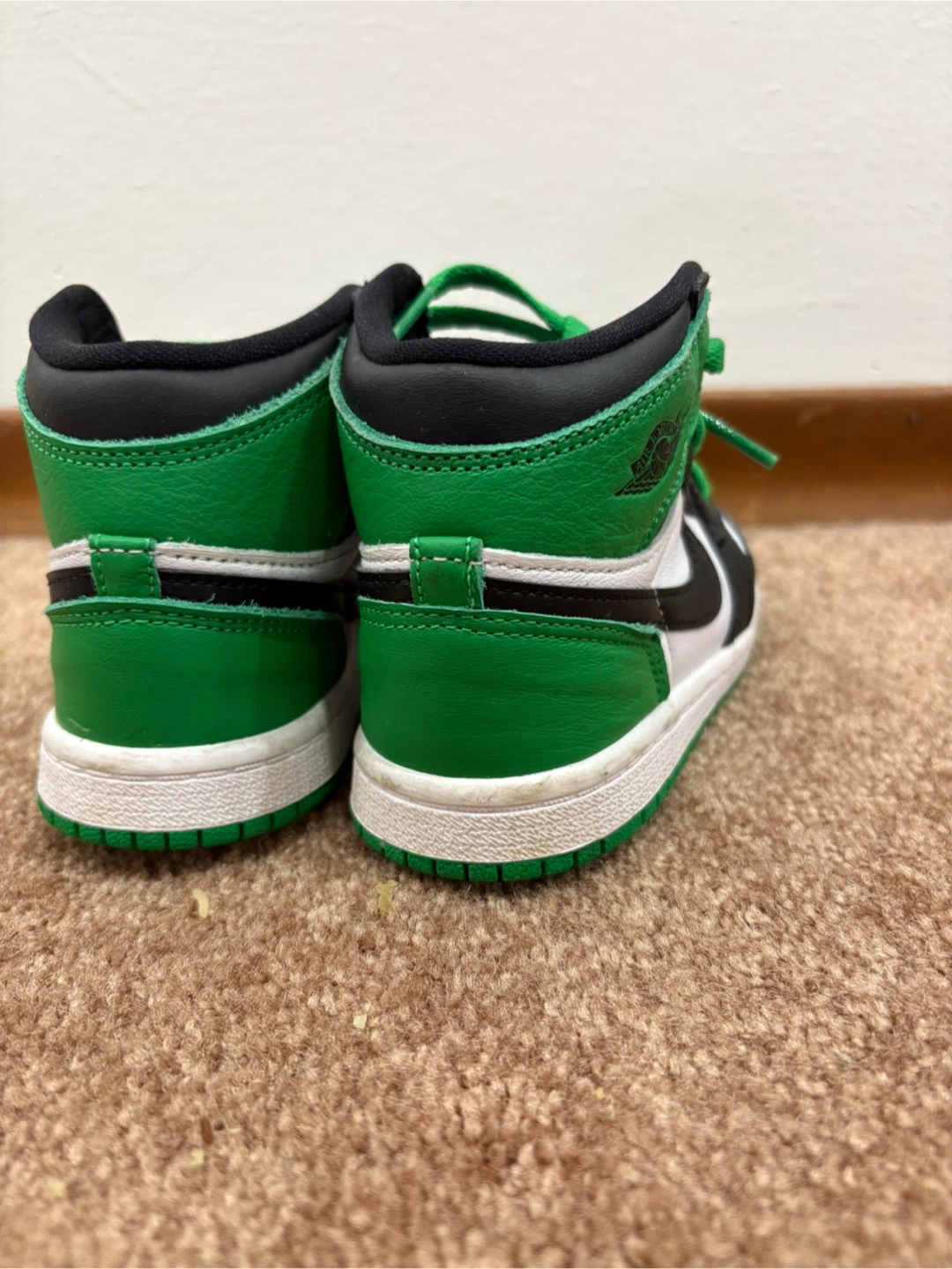 Nike Air Jordan 1 Retro High Lucky Green - photo 4