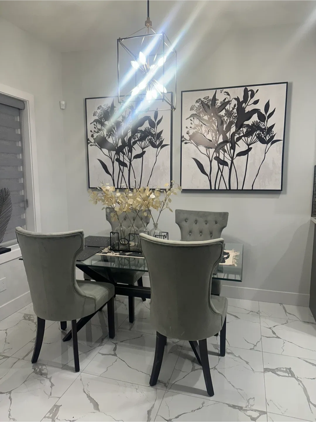 Dining table with 4 chairs image indicator(2)