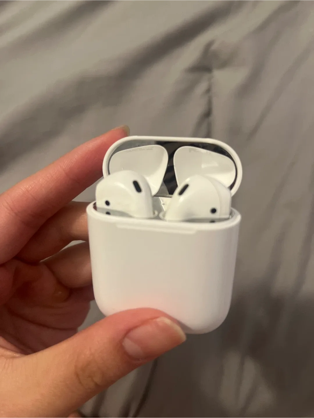 Apple AirPods 1st generation image indicator(2)