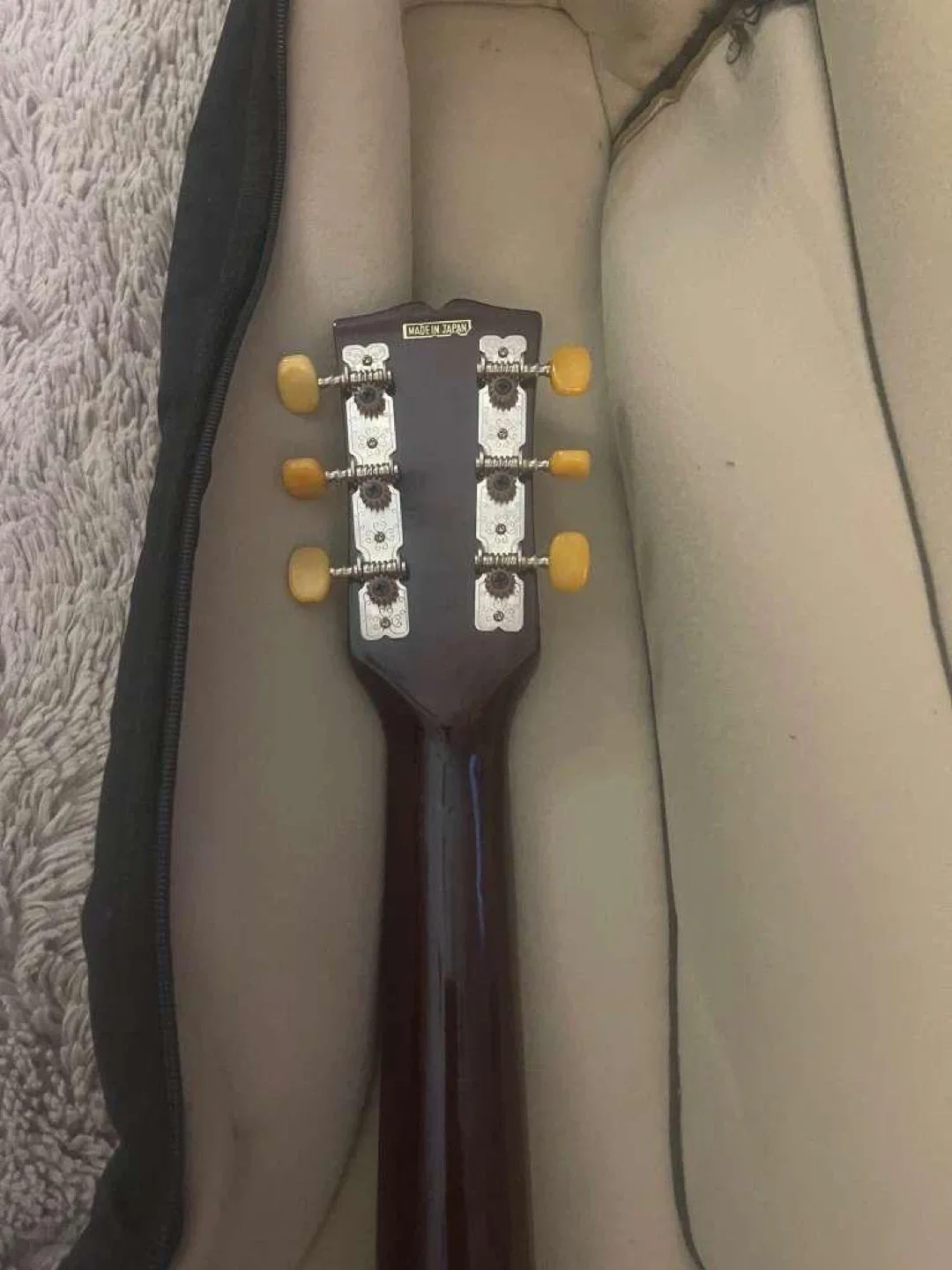 Vintage Acoustic Guitar with Case image indicator(3)