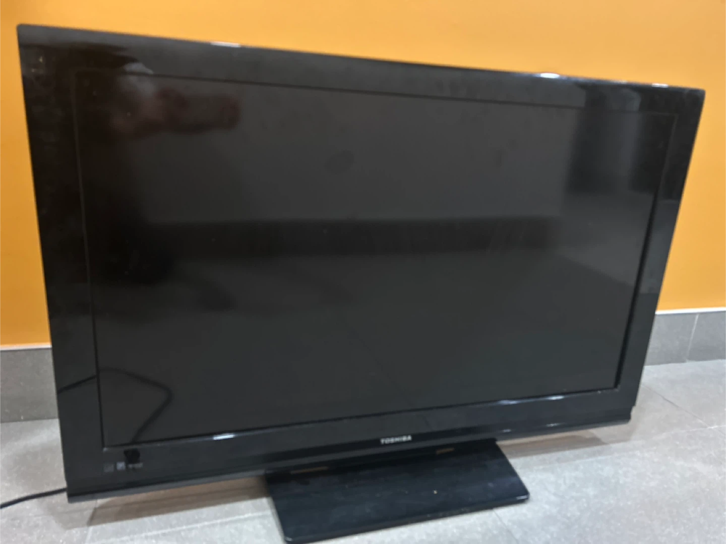 Toshiba 40E200U 40" LCD TV - photo 3