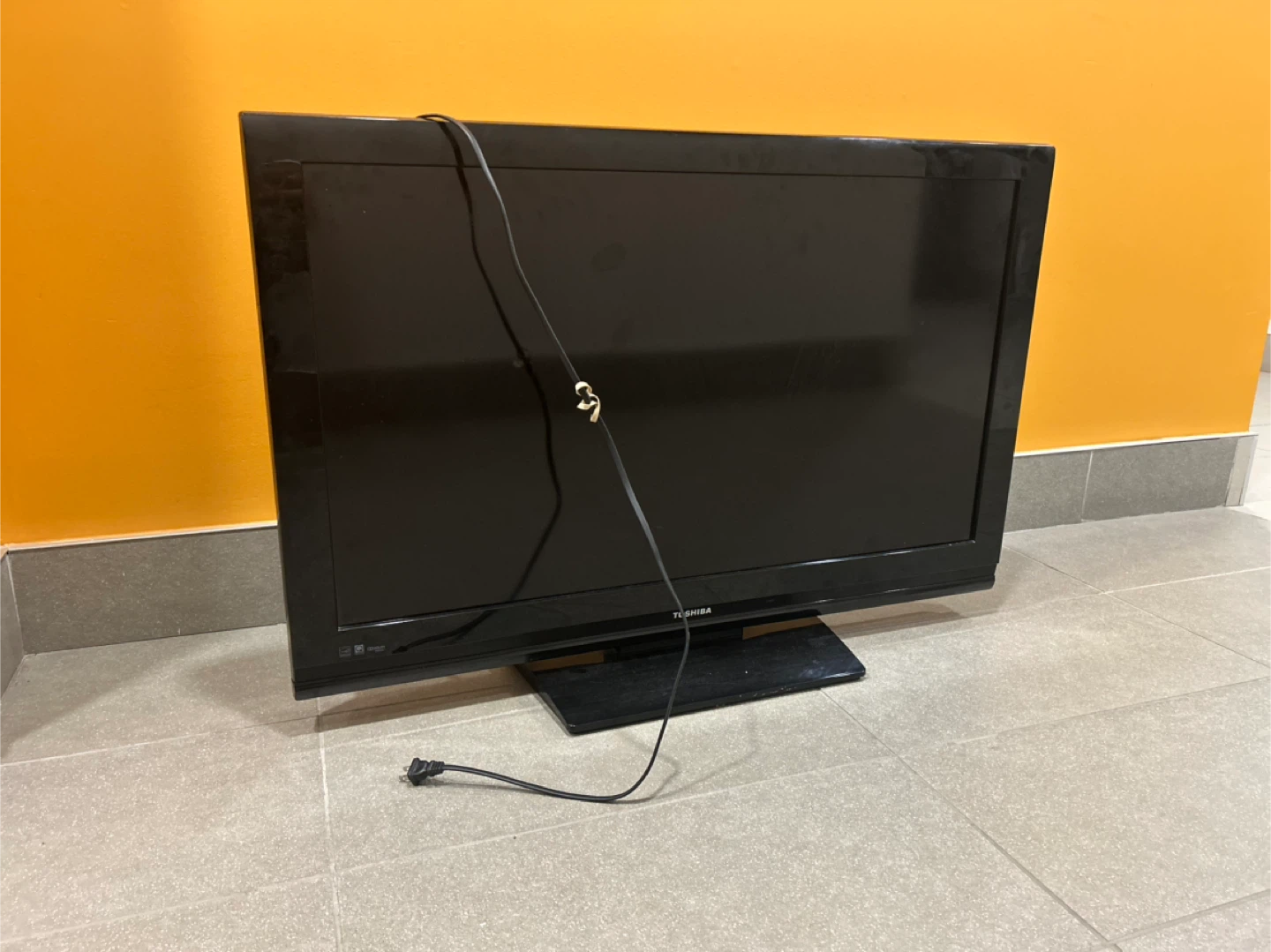 Toshiba 40E200U 40" LCD TV - photo 2
