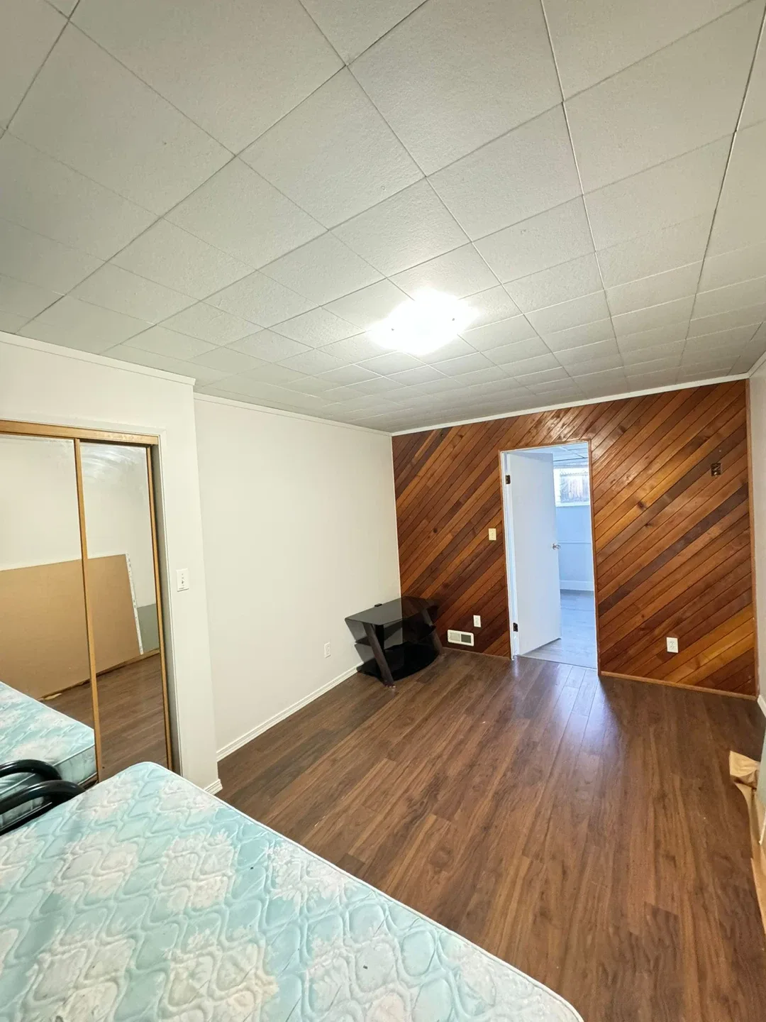 Basement for rent image indicator(8)