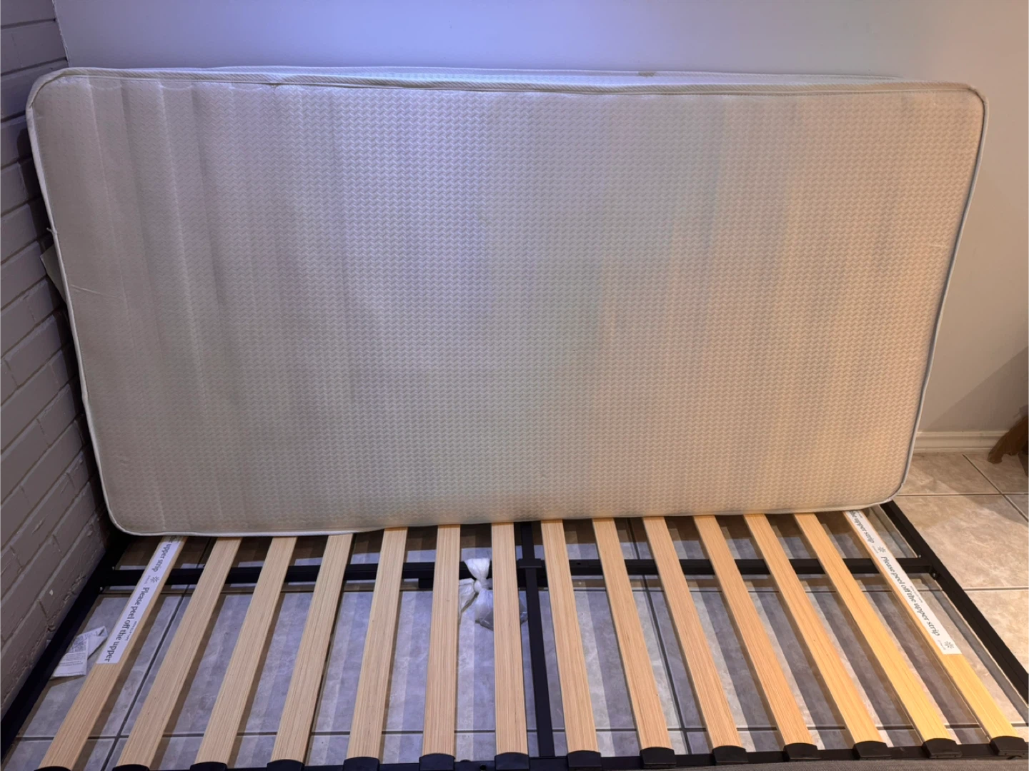 Single bed mattress and Bed frame - photo 3