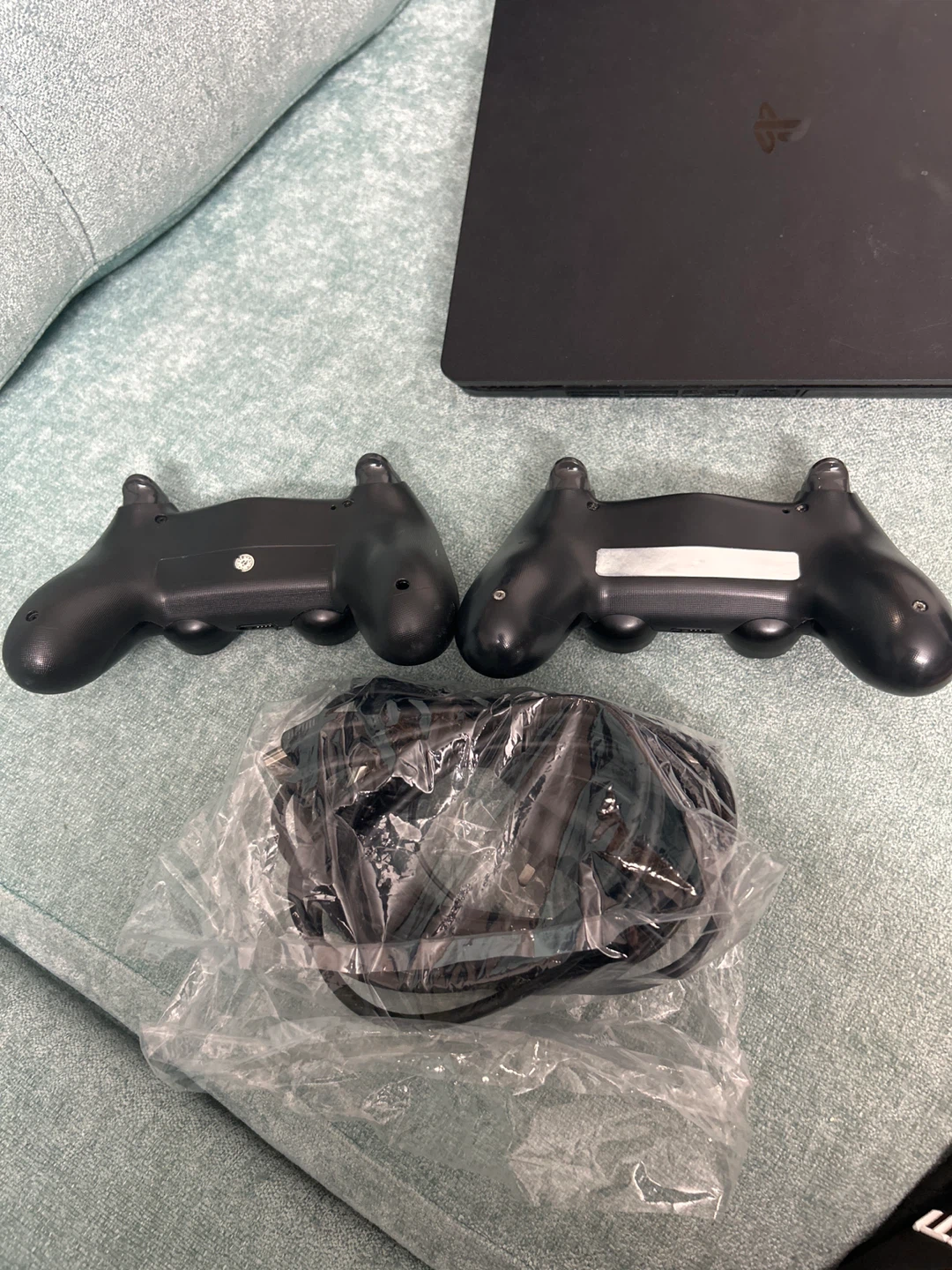 PlayStation 4 Slim with 2 Controllers - photo 5