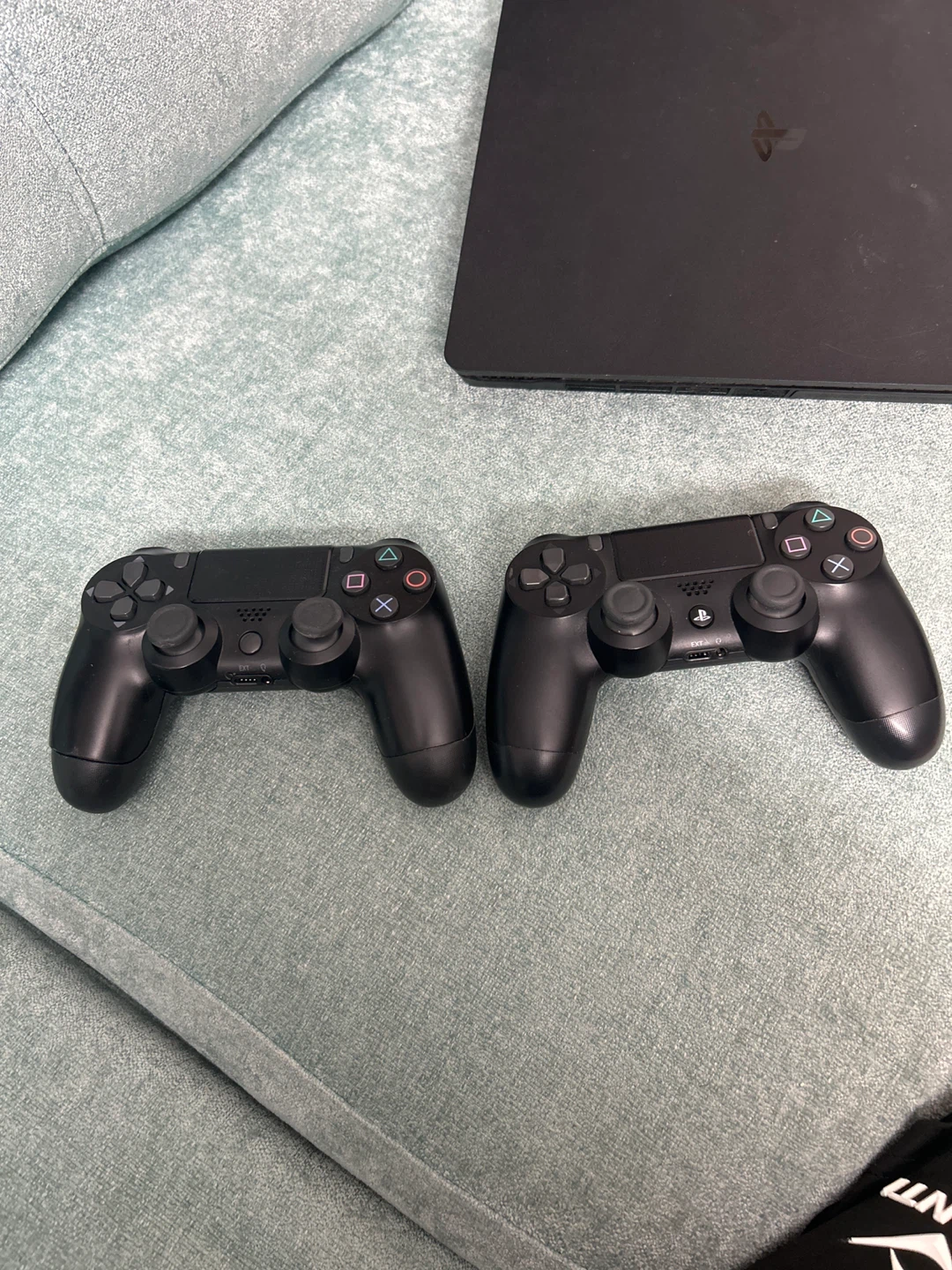 PlayStation 4 Slim with 2 Controllers - photo 4
