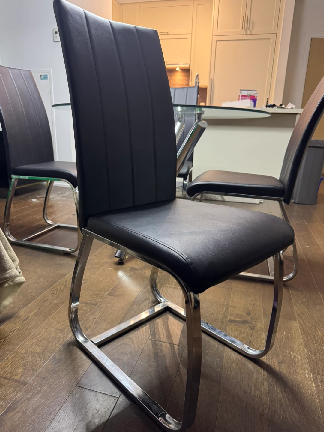 Glass table & Black Dining Chairs - Set of 4 - photo 3