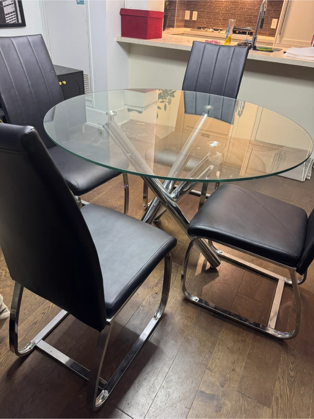 Glass table & Black Dining Chairs - Set of 4 - photo 2