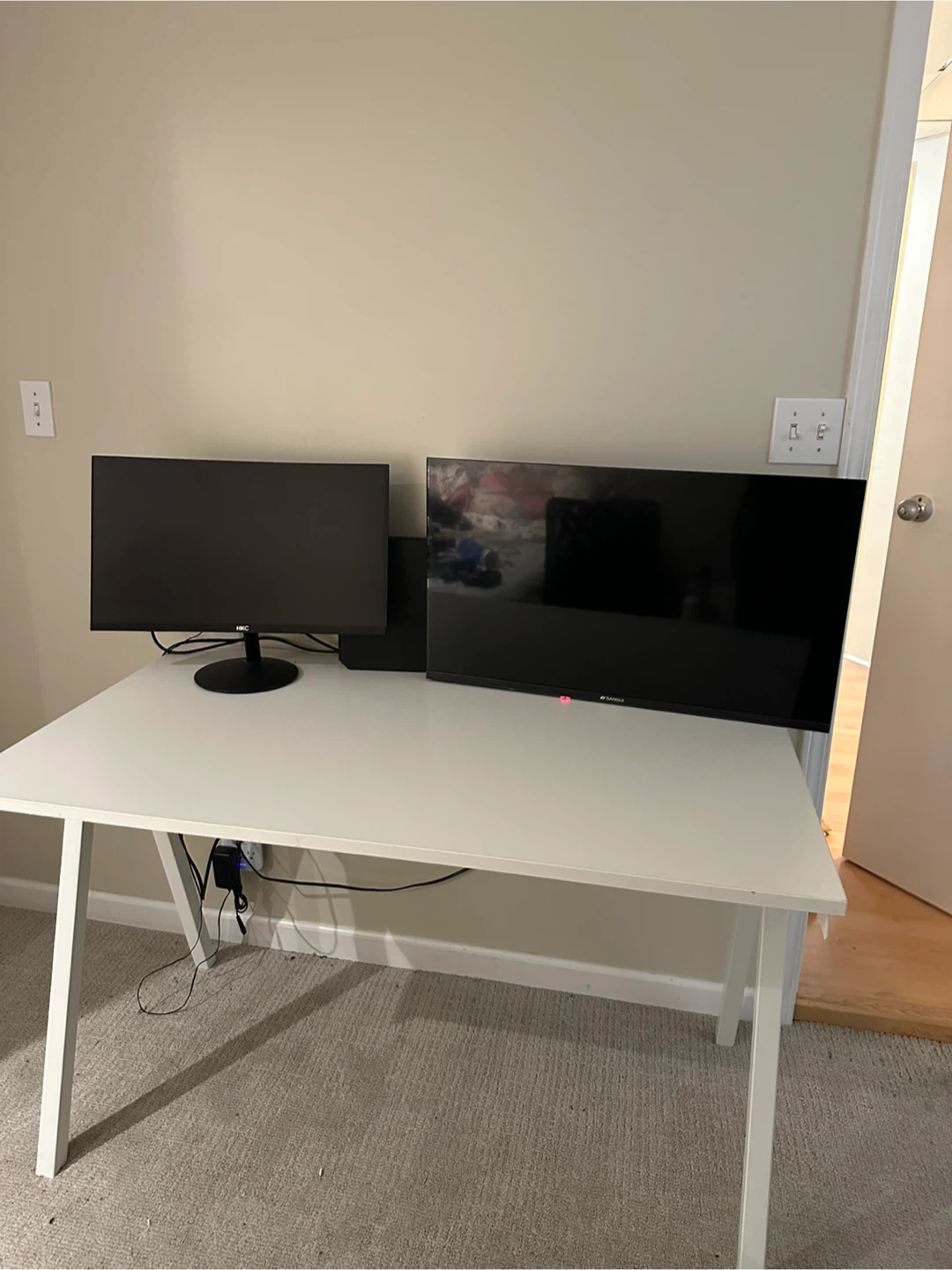 White Desk - photo 2