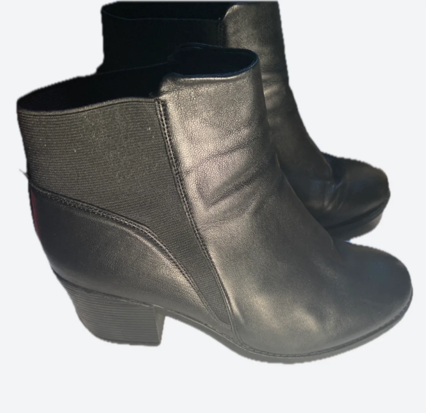 SoftMoc Damara Black Leather Ankle Boots - Size 10 image indicator(4)