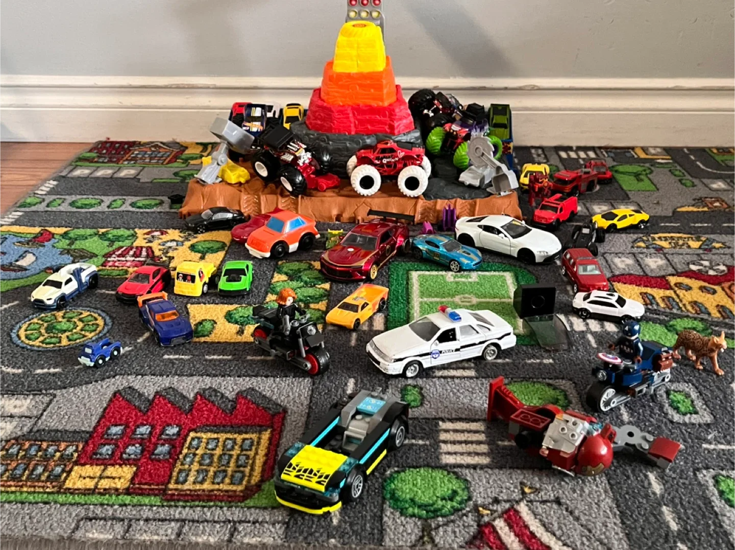 Hot Wheels Monster Trucks Arena Smashers +Bone Shaker truck image indicator(5)