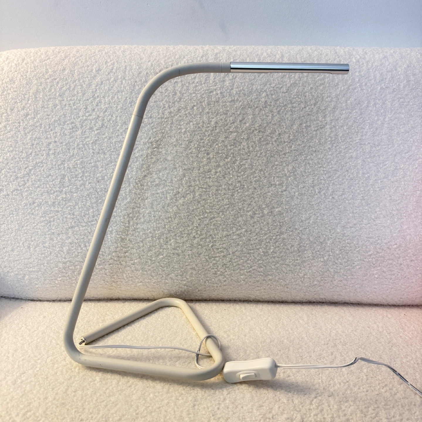Ikea Minimalist LED Desk Lamp - White - photo 4
