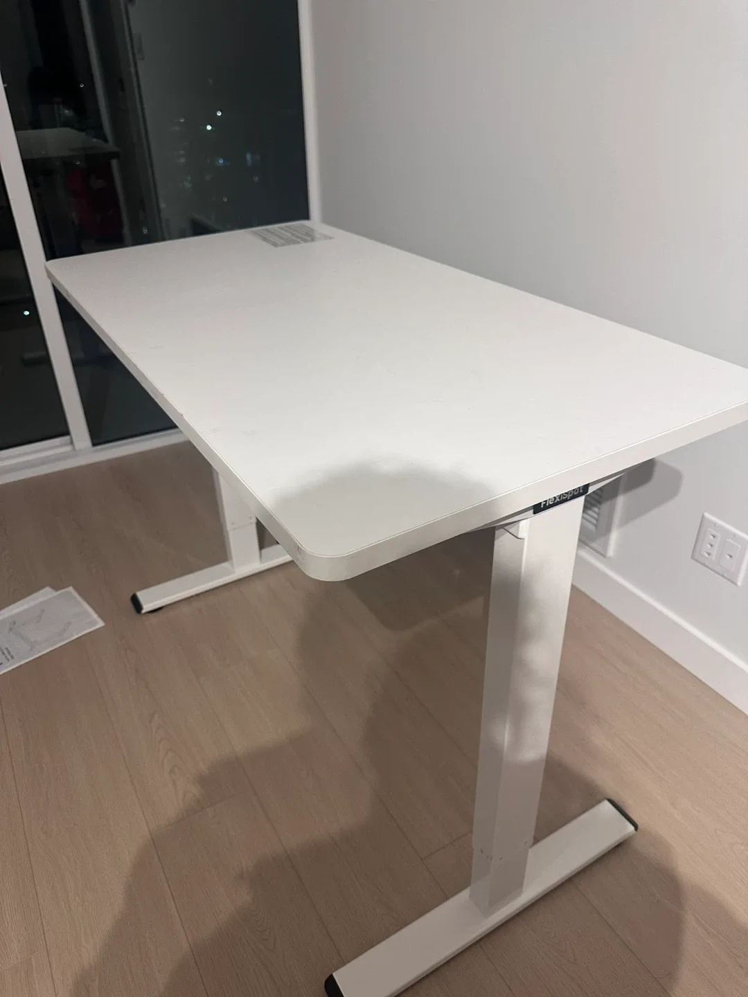 Adjustable desk - First come first serve image indicator(3)