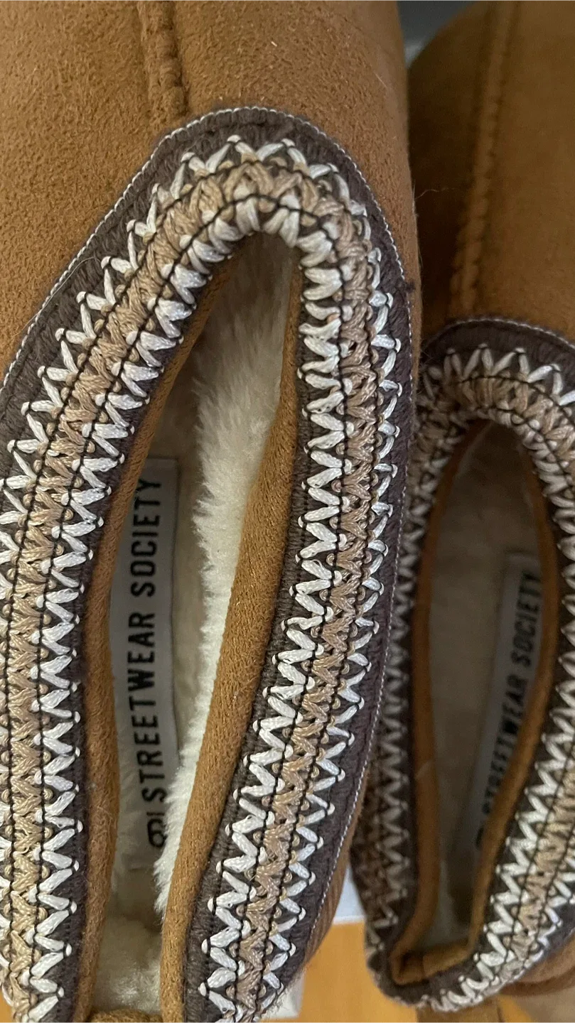 Streetwear Society Brown Slippers - Size M thumbnail