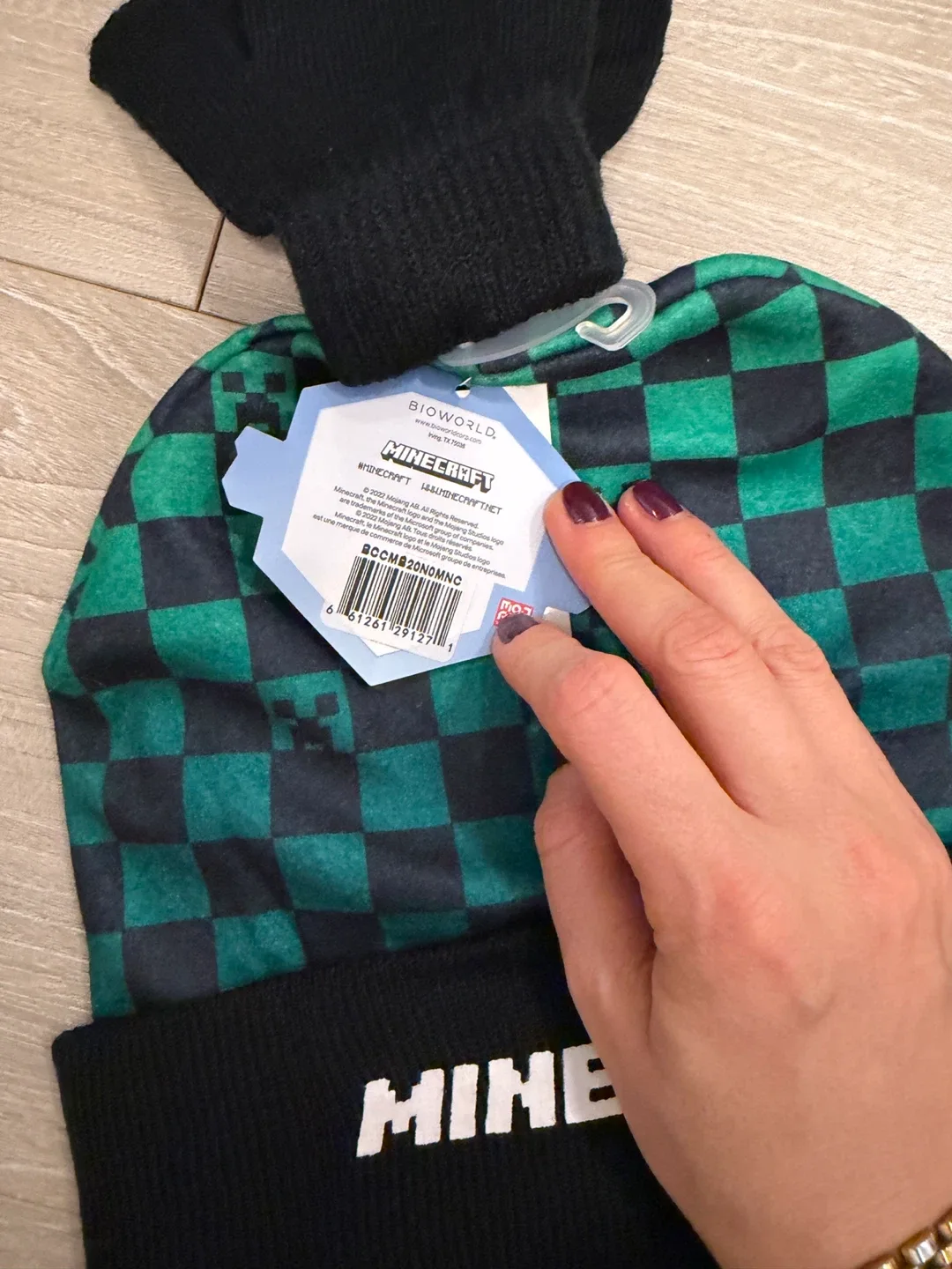New Minecraft Hat and Gloves Set image indicator(3)