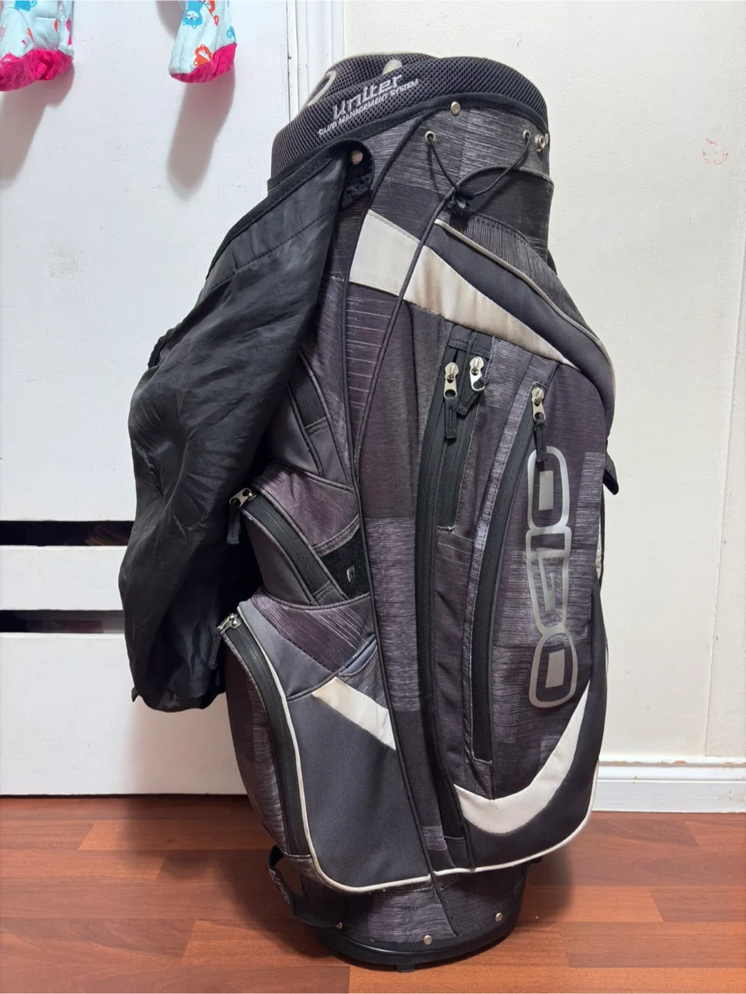 ⛳ OGIO Golf Bag with 6 Short-Range Clubs image indicator(3)