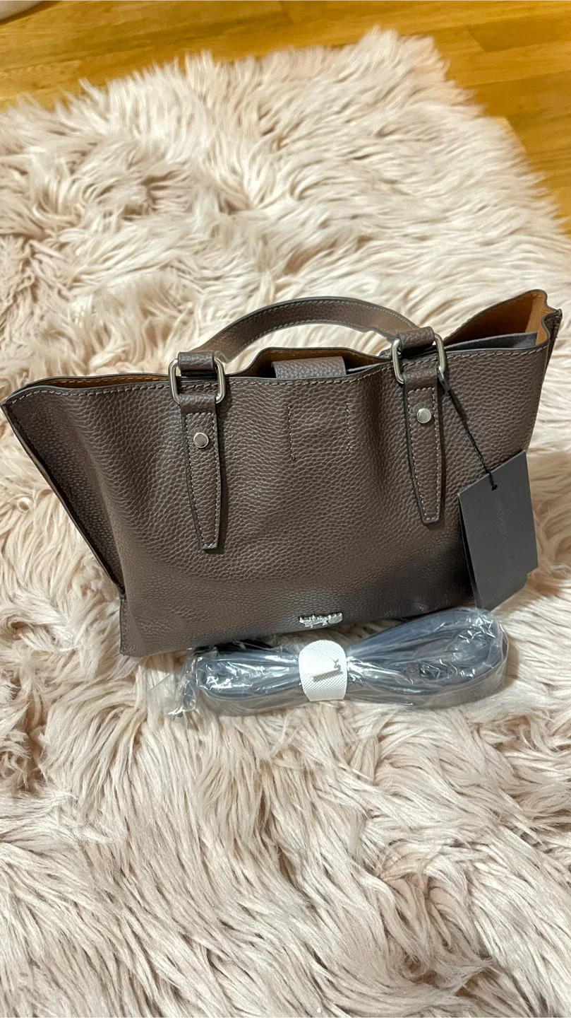 New Coach Leather Tote Bag Brown image indicator(2)