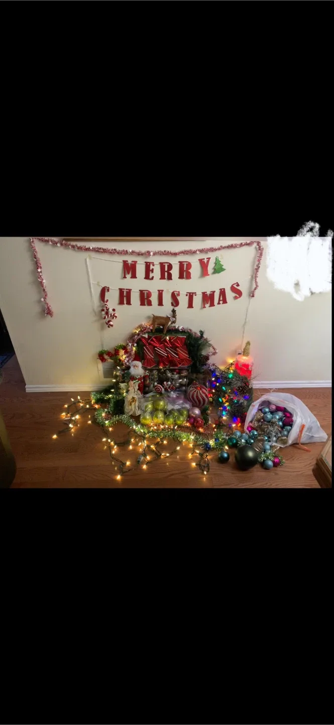 Lots and Lots of Christmas Decorations Set image indicator(2)