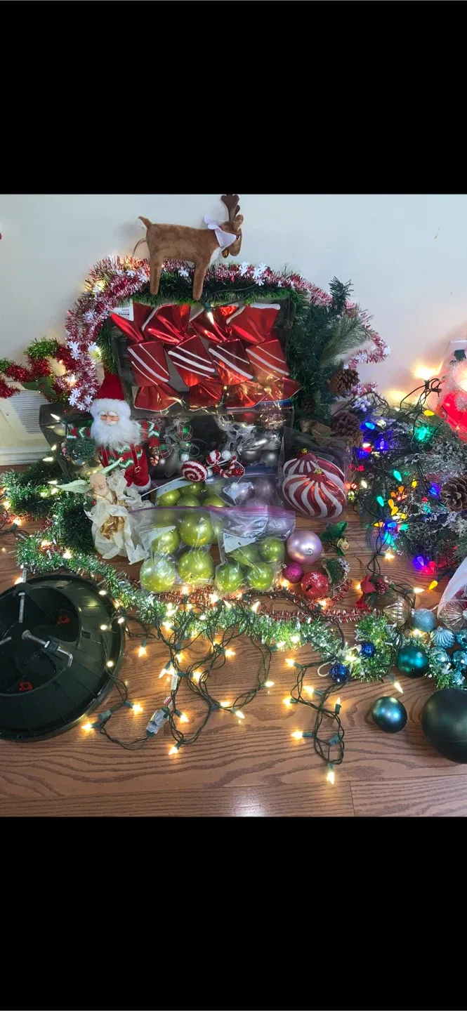 Lots and Lots of Christmas Decorations Set image indicator(6)